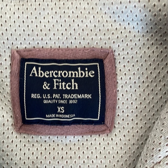 Abercrombie & Fitch Sherpa Half Zip Pullover in Muave - Picture 6 of 12